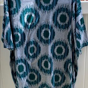 Short sleeved LulaRoe blouse